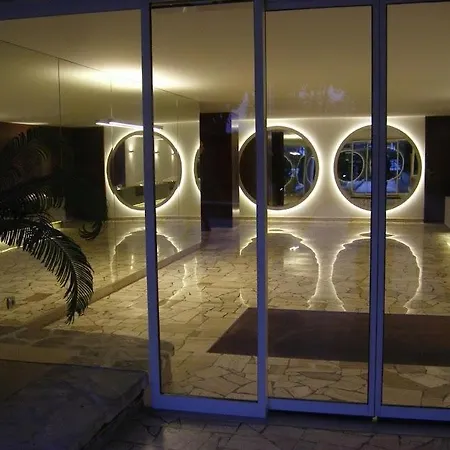 Karolina Properties - Commodore Croisette Апартаменты Канны
