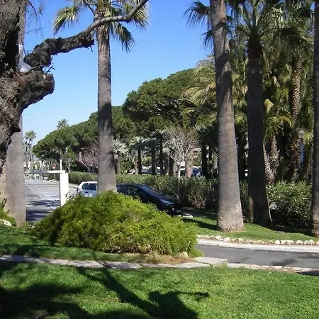 卡罗琳科莫多尔克罗伊赛特公寓 戛纳
